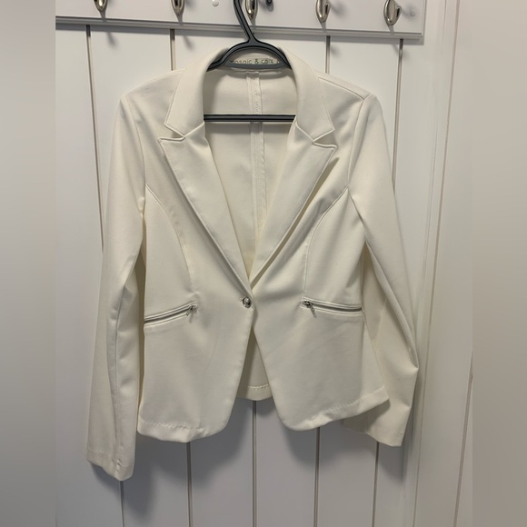 Elegant White Women's Blazer - Picture 2 of 7